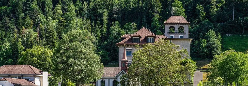 Liegenschaft oberes Rossmätteli mit Blick in die Berge